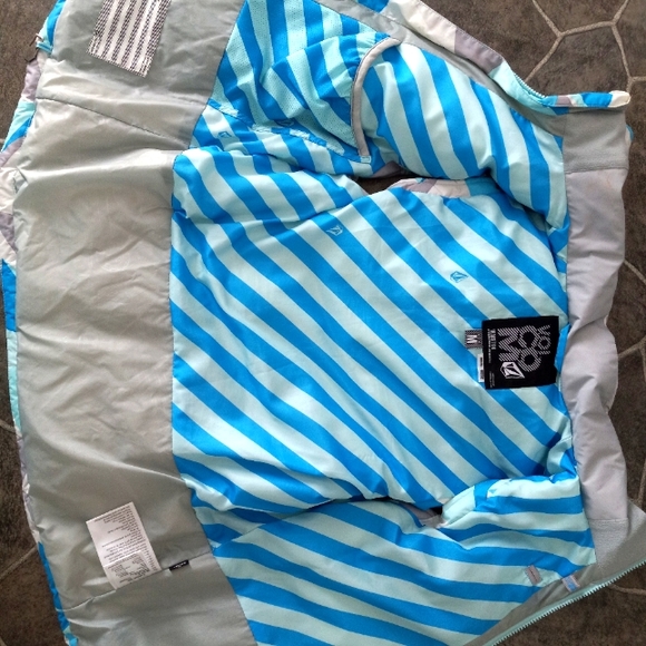 Volcom  women's vest ,size M, NWOT, blue , grey, white and teal - Picture 3 of 6